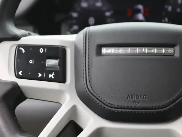 Land Rover Defender — Фото автомобиля 17