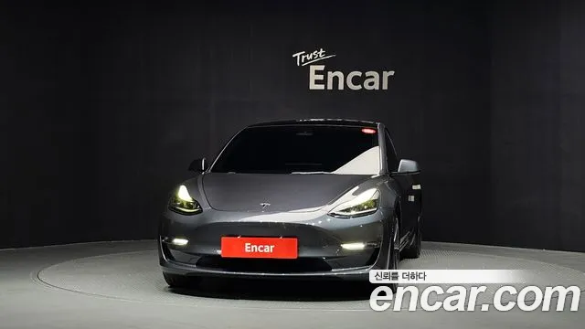 Tesla Model 3 — Фото автомобиля 3