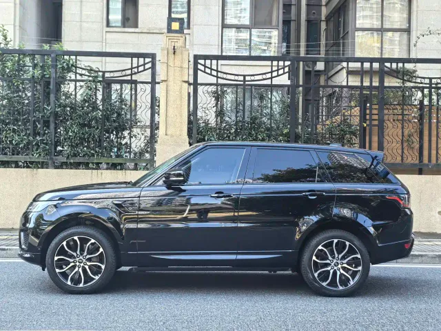 Land Rover Range Rover Sport — Фото автомобиля 4