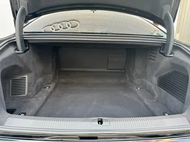 Audi A8 — Фото автомобиля 11