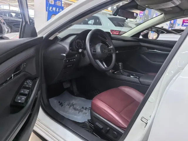 Mazda Axela — Фото автомобиля 4