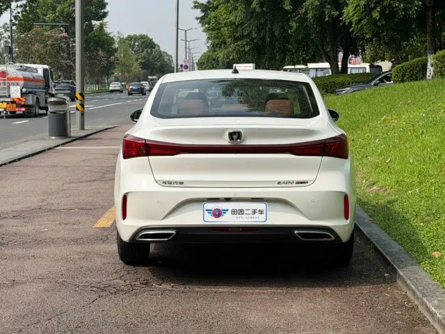 Changan Eado — Фото автомобиля 5