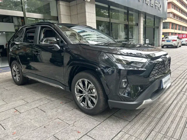 Toyota RAV4 — Фото автомобиля 3