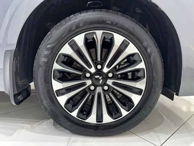 Wuling Jiachen — Фото автомобиля 17