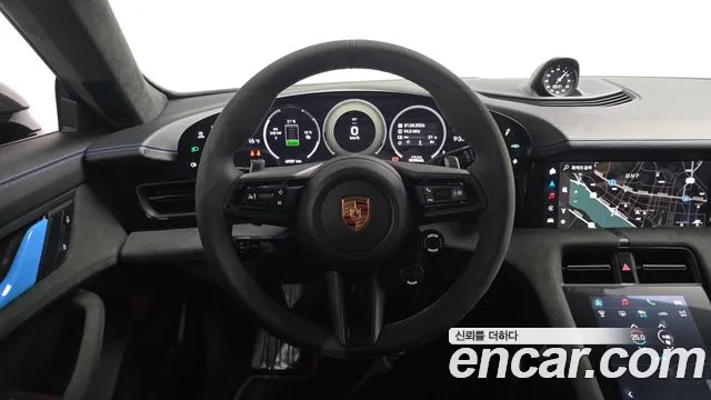 Porsche Taycan — Фото автомобиля 13