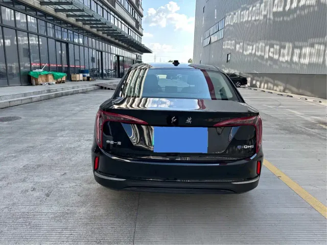 Hongqi E-QM5 — Фото автомобиля 5