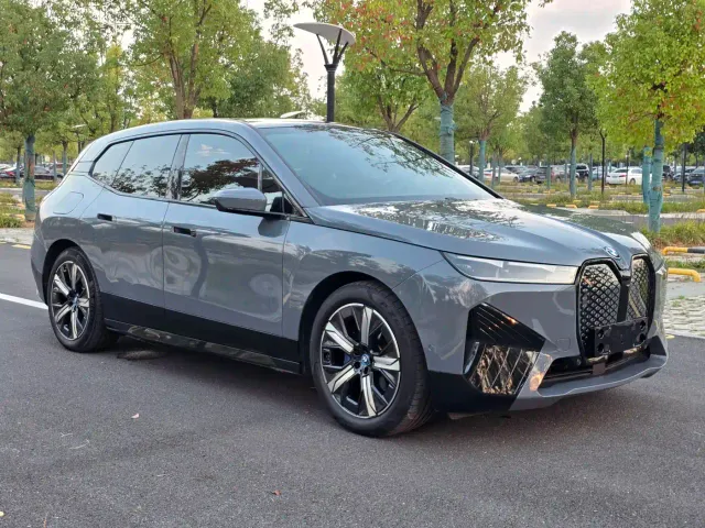BMW iX — Фото автомобиля 3