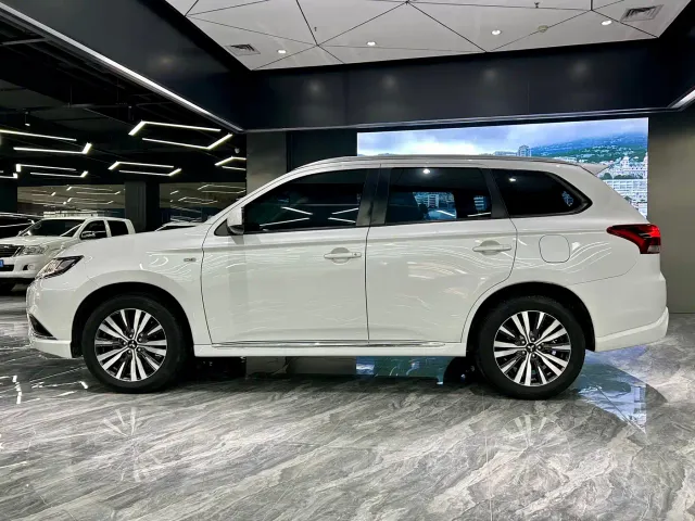 Mitsubishi Outlander — Фото автомобиля 8