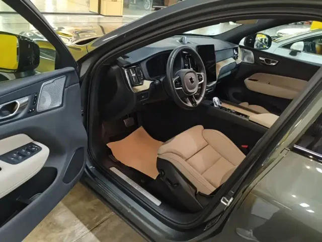 Volvo XC60 — Фото автомобиля 15