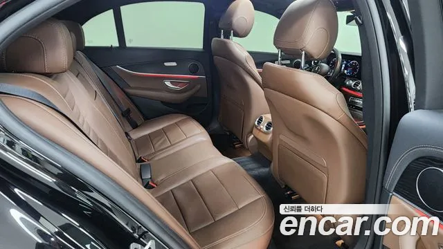 Mercedes-Benz E-Class — Фото автомобиля 10