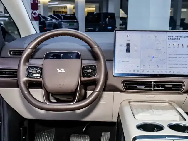 Li Auto MEGA — Фото автомобиля 27