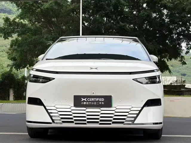Xpeng X9 — Фото автомобиля 2