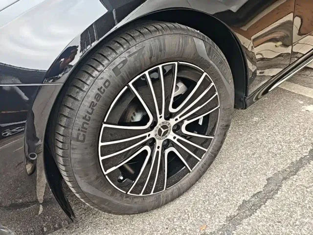Mercedes-Benz E-Class — Фото автомобиля 22