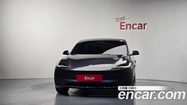 Tesla Model 3 — Фото автомобиля 3
