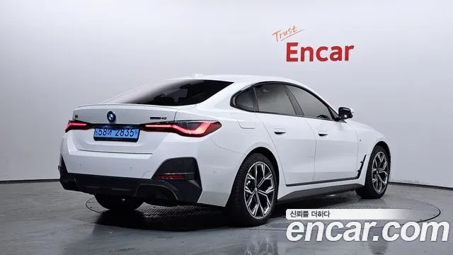 BMW i4 — Фото автомобиля 2