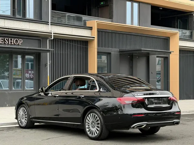 Mercedes-Benz E-Class — Фото автомобиля 16