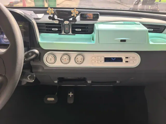 Wuling Hongguang Mini EV — Фото автомобиля 10