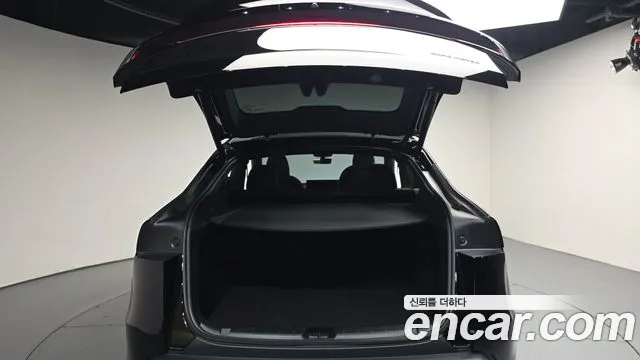 Tesla Model Y — Фото автомобиля 19