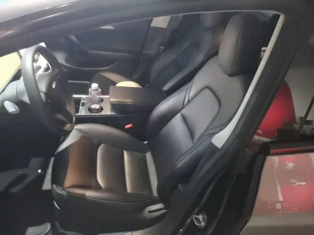 Tesla Model 3 — Фото автомобиля 14