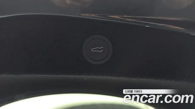 Tesla Model 3 — Фото автомобиля 16