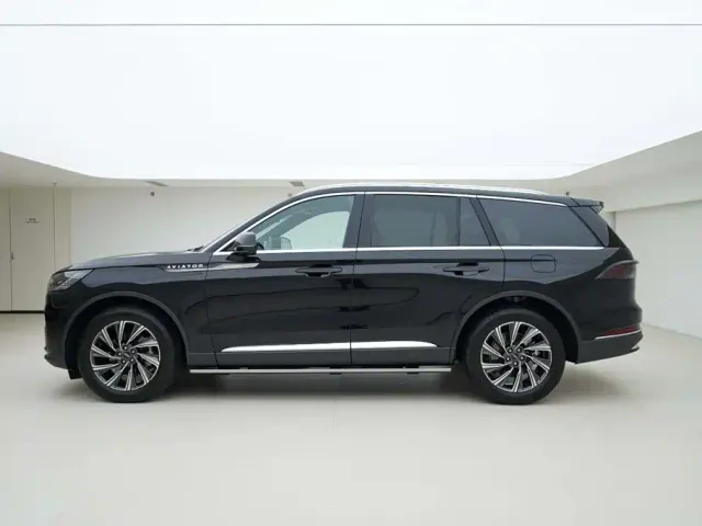 Lincoln Aviator — Фото автомобиля 3