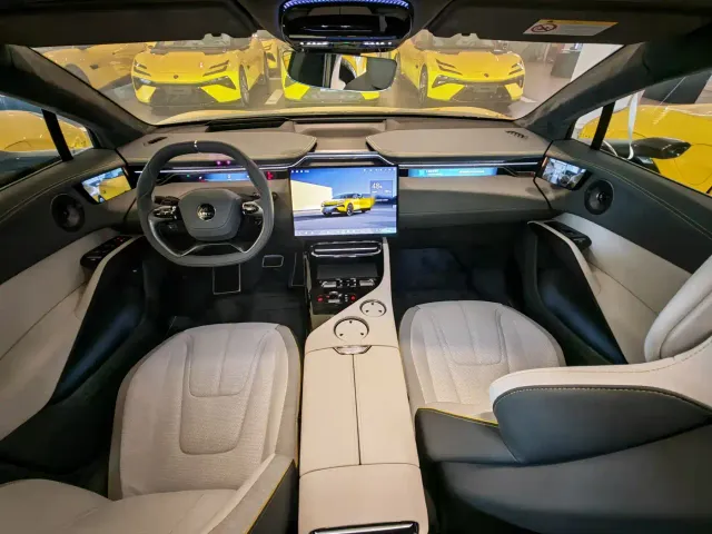 Lotus Eletre — Фото автомобиля 8