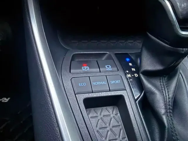 Toyota RAV4 — Фото автомобиля 11