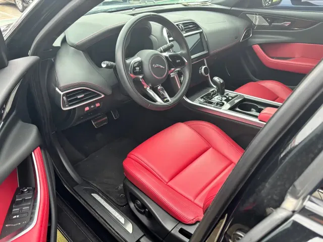 Jaguar Jaguar XEL 2024 Model 2.0T 250PS R-DYNAMIC S Gloss Black Sport Edition — Фото автомобиля 6