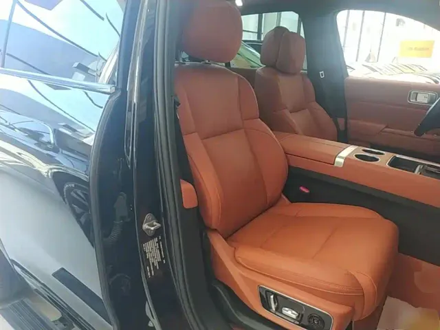 Li Auto L7 — Фото автомобиля 24