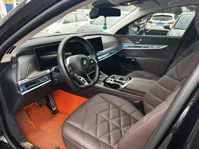 BMW 7 Series — Фото автомобиля 5