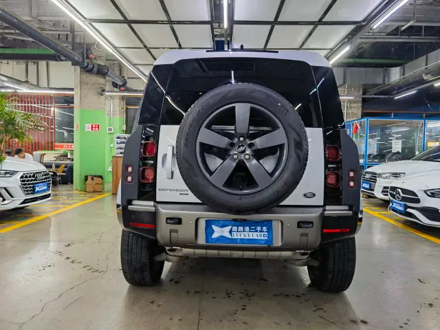 Land Rover Defender — Фото автомобиля 5