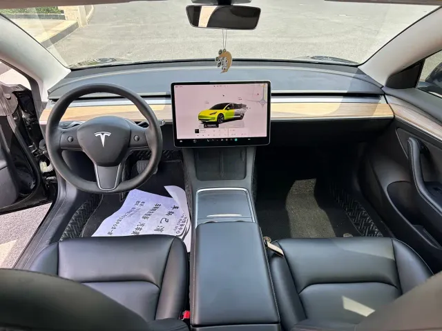 Tesla Model 3 — Фото автомобиля 7