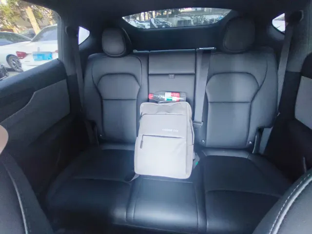 Tesla Model Y — Фото автомобиля 12