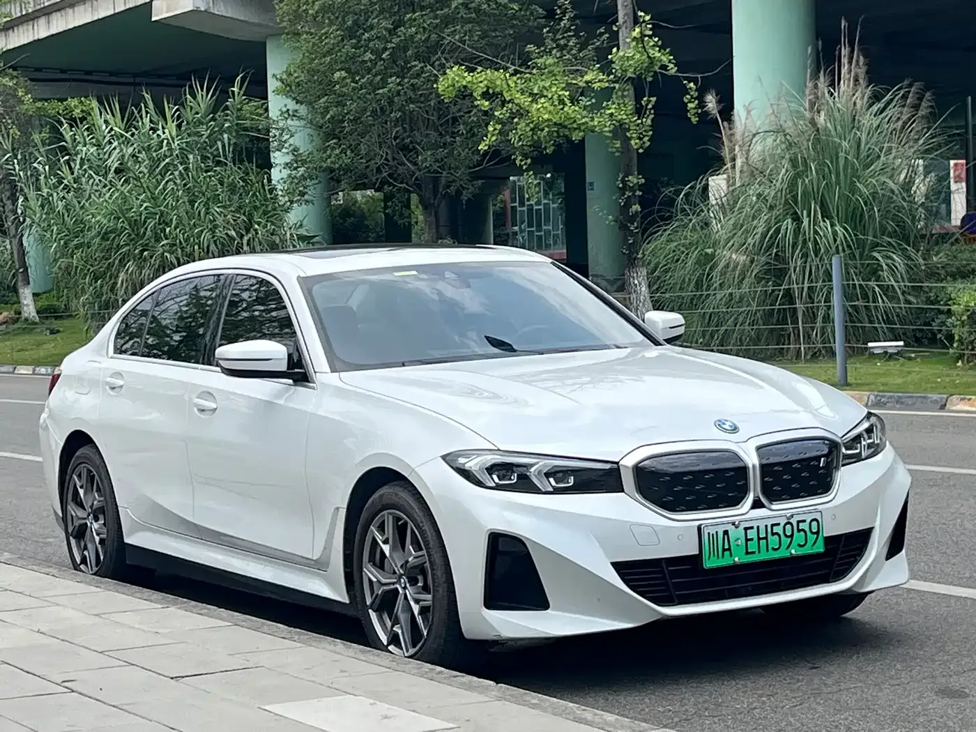 Фотография автомобиля — BMW i3
