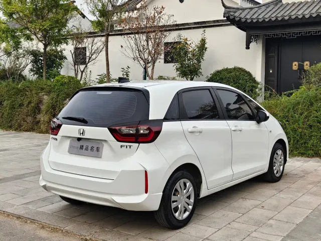 Honda Fit — Фото автомобиля 7