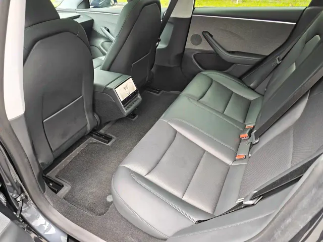 Tesla Model 3 — Фото автомобиля 19