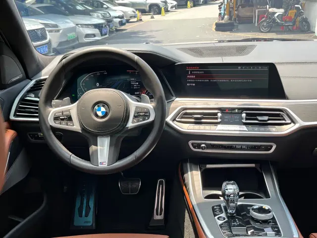 BMW X7 — Фото автомобиля 10