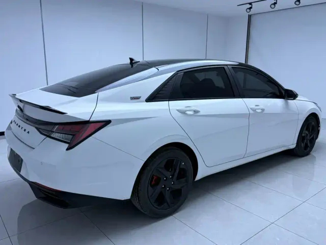 Hyundai Elantra — Фото автомобиля 4
