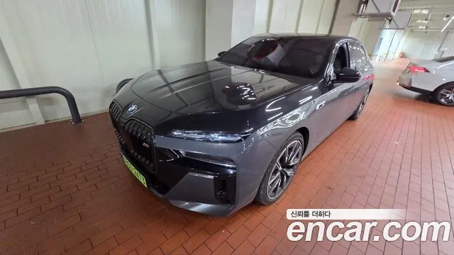 BMW i7 — Фото автомобиля 2