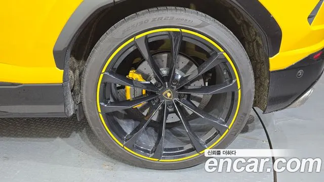 Lamborghini Urus — Фото автомобиля 14