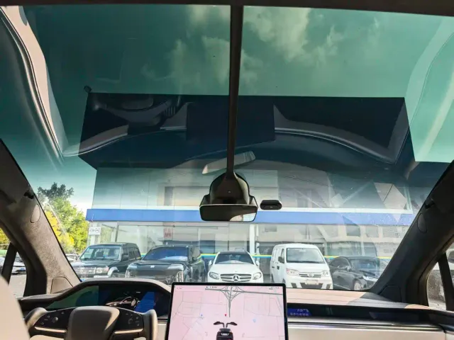 Tesla Model X — Фото автомобиля 6