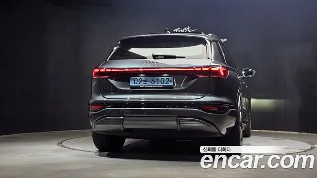 Audi Q6 e-tron — Фото автомобиля 4