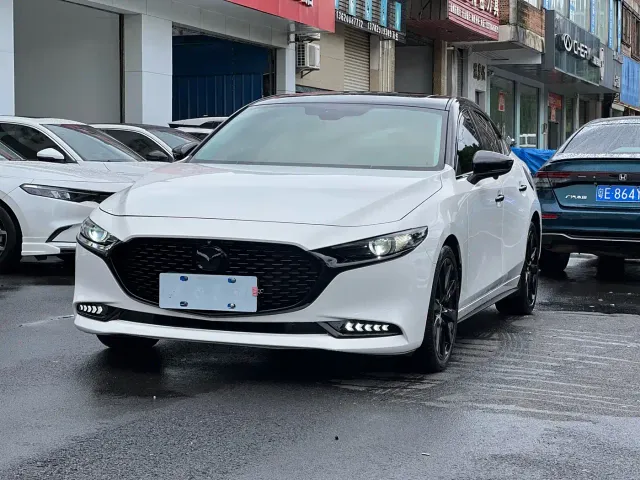 Mazda Axela — Фото автомобиля 3