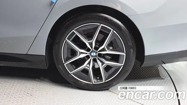 BMW 5 Series G60 — Фото автомобиля 6