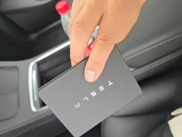 Tesla Model Y — Фото автомобиля 8