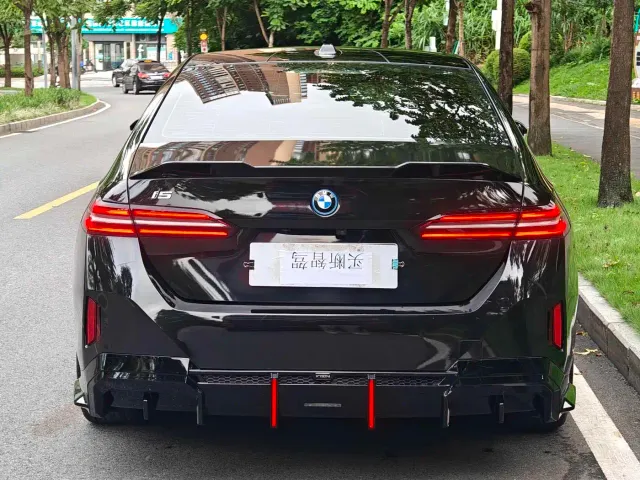 BMW i5 — Фото автомобиля 5