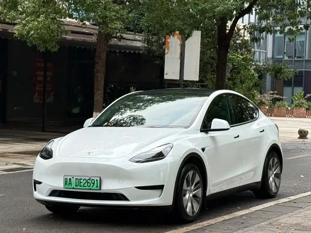 Фотография автомобиля — Tesla Model Y