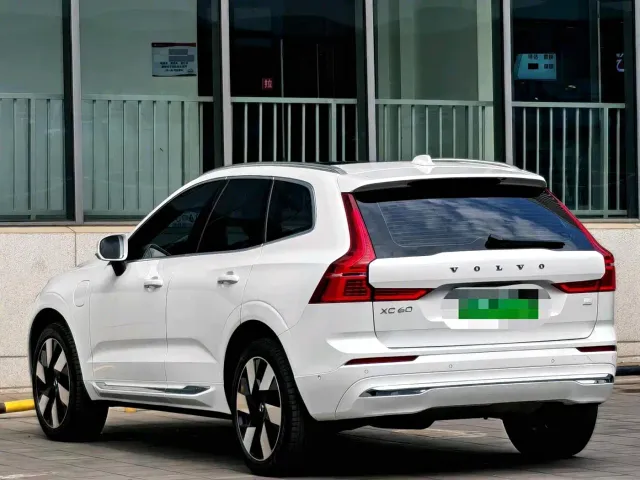 Volvo XC60 — Фото автомобиля 18