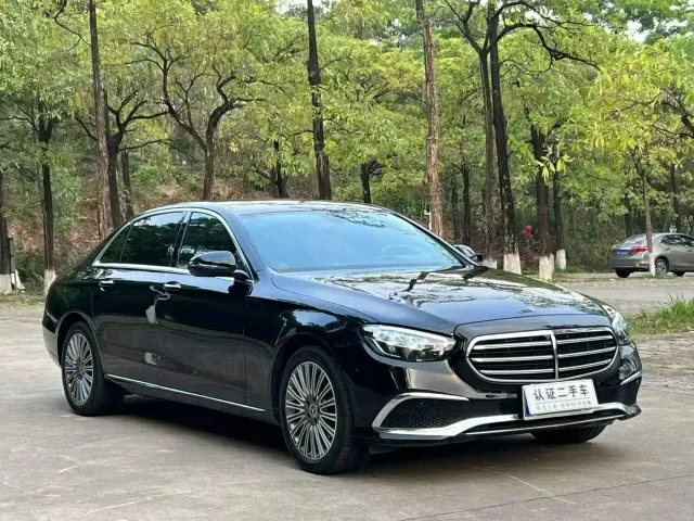Mercedes-Benz E-Class — Фото автомобиля 3