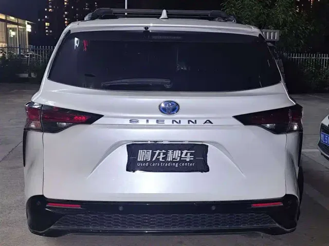 Toyota Sienna — Фото автомобиля 8